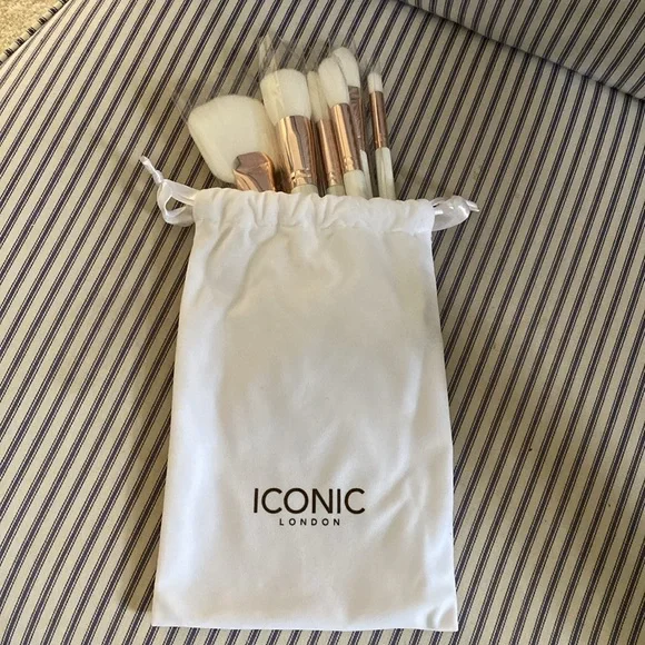New ICONIC LONDON Makeup Brush Set - Picture 4 of 4